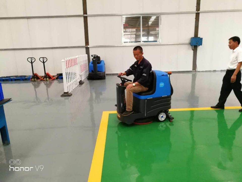 洗地車充滿電能用多長時(shí)間？真的沒那么簡單