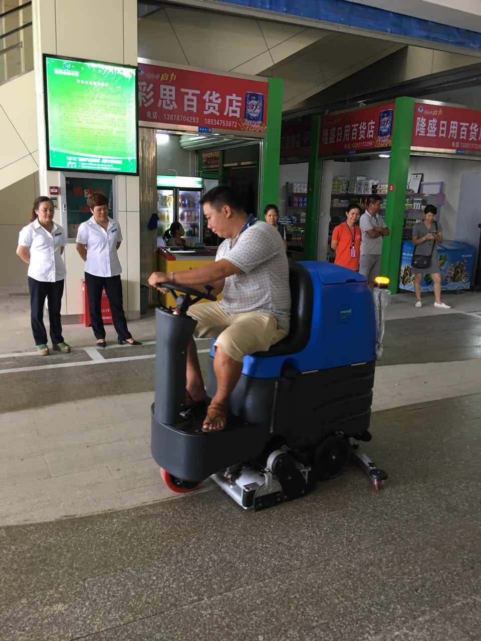 駕駛式掃地車(chē)究竟實(shí)不實(shí)用？