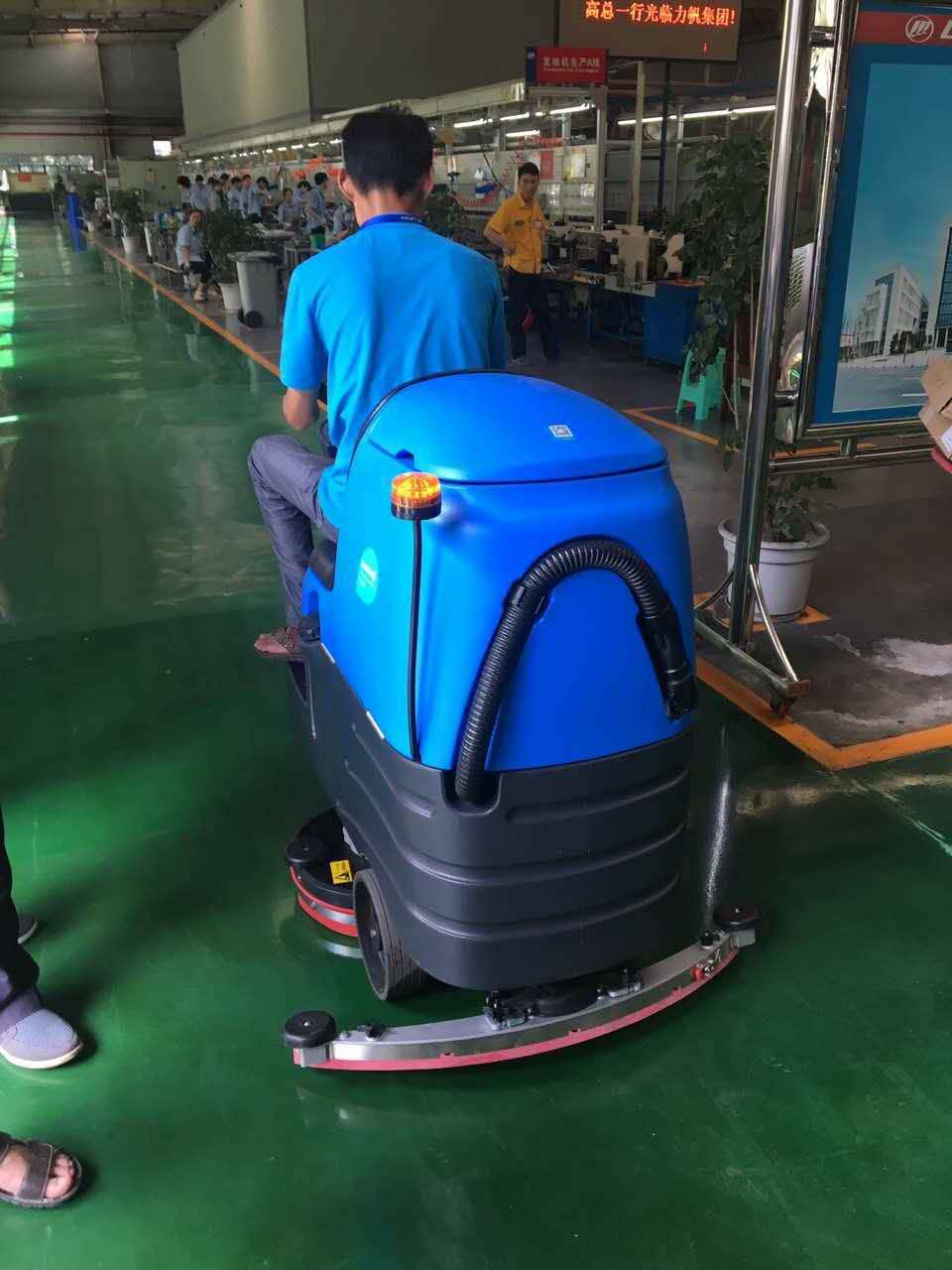 駕駛式擦地機(jī)對保潔員的影響