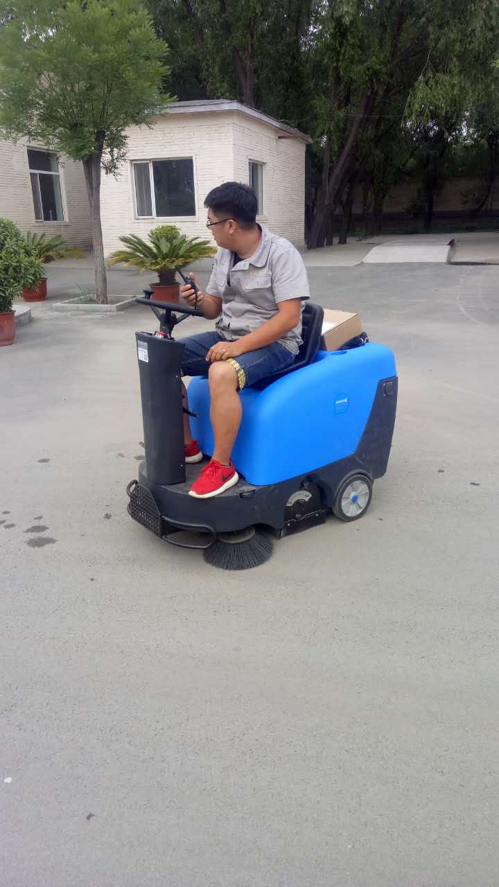 洗地機、掃地車，新一代--工廠保潔標配