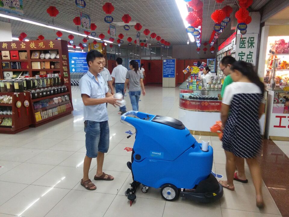 網(wǎng)購容恩廠家洗地機(jī)，價(jià)格低質(zhì)量有保證