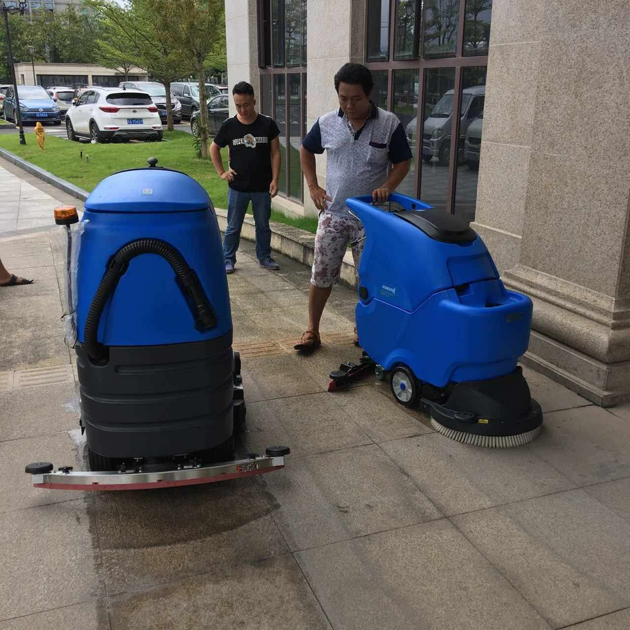 洗地機是一種用于硬質(zhì)地面清洗的清潔設備