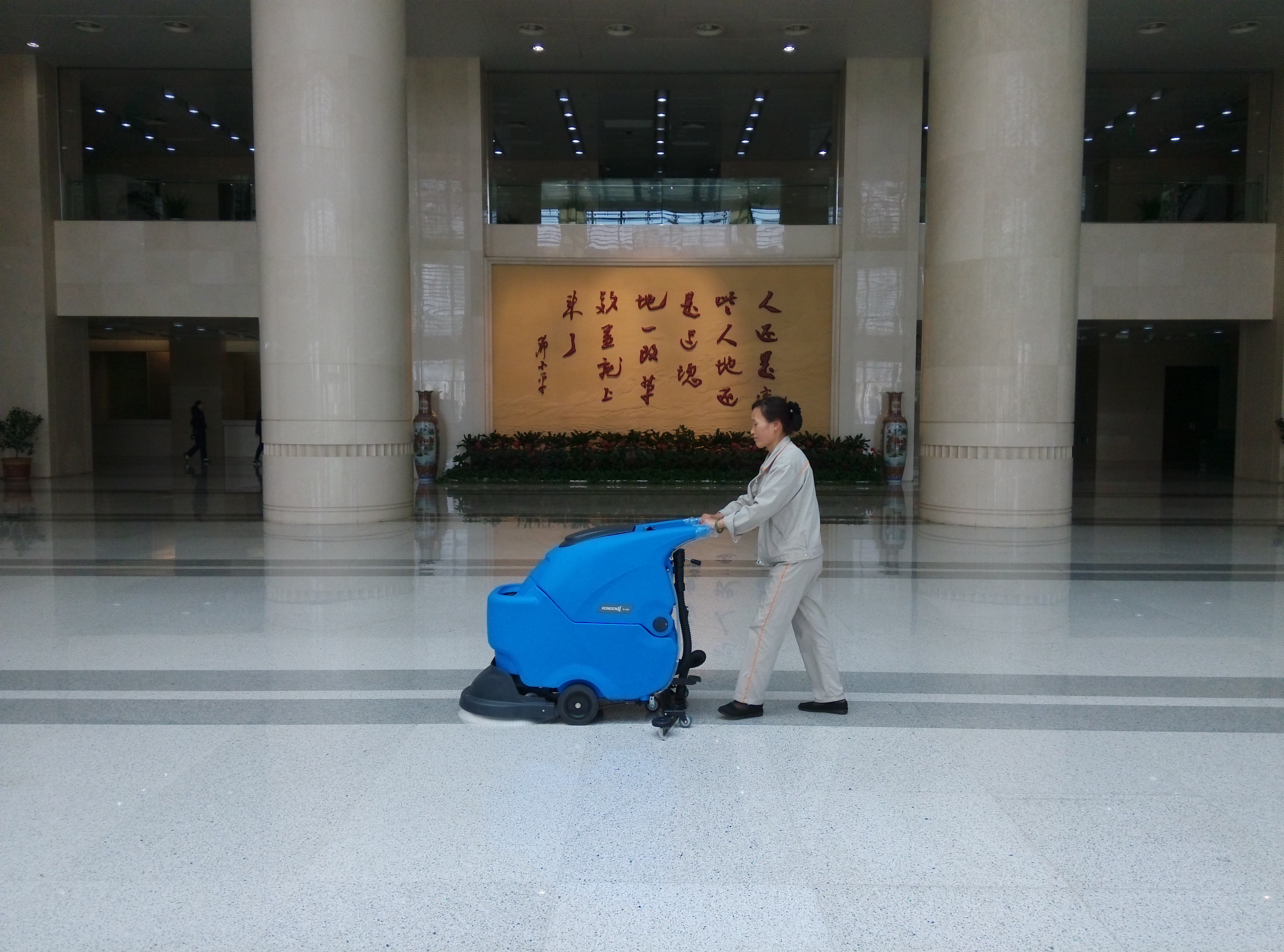 手推洗地機的維護技巧介紹